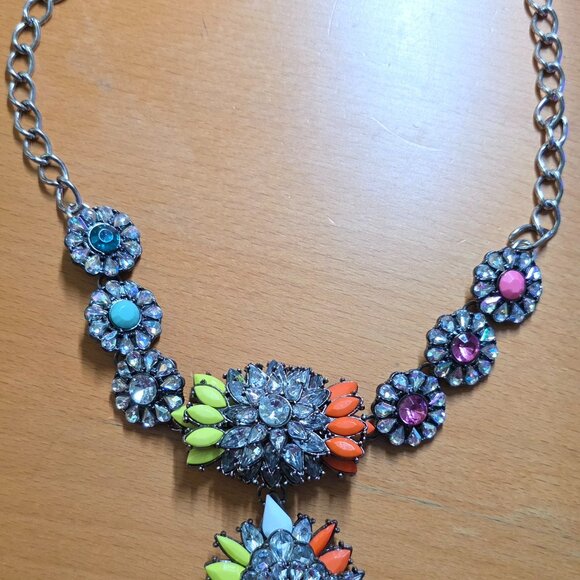 Multicolor Rhinestone Bib Statement Chain Link Necklace - Picture 3 of 7